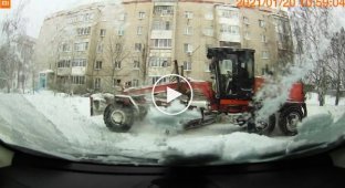 ДТП со снегоуборочным грейдером в Казани