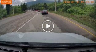 Невнимательный водитель устроил ДТП перед пешеходным переходом в Крыму
