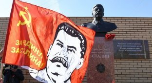 В Новосибирске установили памятник Сталину (1 фото)