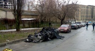  В Киеве сгорел Corvette (19 фото)