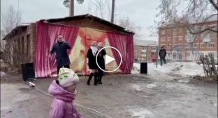 Депутат Госдумы выступил с песней Шатунова перед пенсионерами