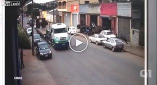 Страшная авария бразильского мотоциклиста (жесть)