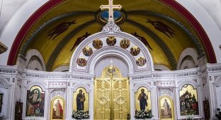 В РПЦ рассказали, зачем церковь веками накапливает богатство (4 фото)