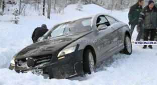 Курьезный случай во время тестирования Mercedes-Benz (10 фото)