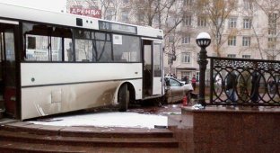 Авария в Перми. Автобус без тормозов (16 фото)