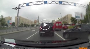 Самое главное сразу оценить повреждения своего автомобиля столкновение с мотоциклистом в Петербурге