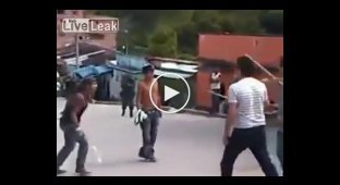 Полицейским в Колумбии запретили использовать оружие против жителей