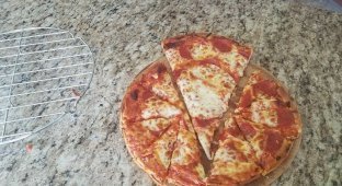 Правильный способ разрезать пиццу (2 фото)