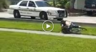 Американский полицейский устроил погоню за велосипедистом