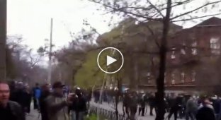 Попытка захвата Мариупольского отделения милиции (14 апреля) (майдан)