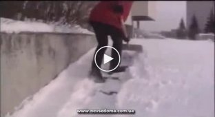 Смешное видео. Дорожки по снегу