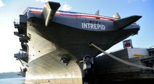 Авианосец Intrepid - авиамузей под открытым небом, США (26 фото)
