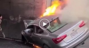 Спасение парня из горящей машины