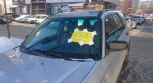 Послание автолюбителю за парковку в неположенном месте (2 фото)