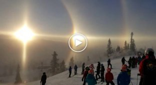 Лыжнику удалось запечатлеть редкое природное явление на горнолыжном курорте в Швейцарии