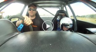 Папа катает сына на гоночной машине (english)