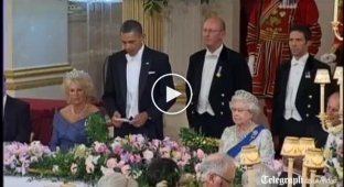 Барак Обама провозглашает поздравление на свадьбе