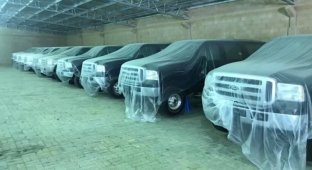 10 новых внедорожников Ford Excursion на секретной парковке в Дубае (2 фото)