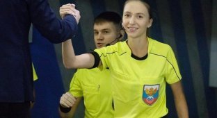 Самая красивая судья российского футбола - Екатерина Костюнина (12 фото)