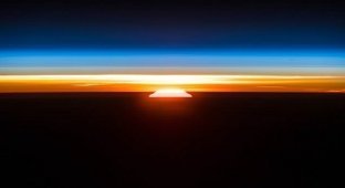 Астронавт показывает жителям Земли невероятную красоту космоса (8 фото + 1 видео)