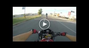 Мотоциклист и пикап