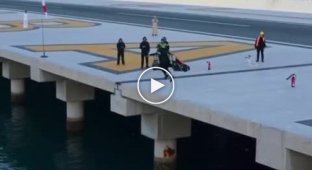 Полностью автономный полет человека на джетпаке с вертикальным взлетом