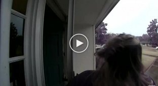 Девушка пережила удар молнии, угодившей в её дом
