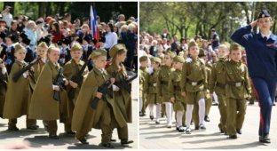 Парад дошкольных войск: по Пятигорску прошли дети с автоматами и в военной форме (5 фото + 1 видео)