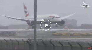 Опасная посадка самолета в аэропорту Хитроу во время шторма Эрик
