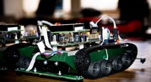 Роботы-танки vs студенты-програмисты (18 фото)