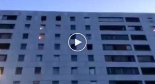 Прыжок с парашютом из окна многоэтажки