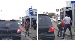 Водитель Mitsubishi напал на пешехода из-за того, что тот медленно переходил дорогу (3 фото + 1 видео)