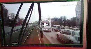 Школьница погибла под колесами трамвая в Казани
