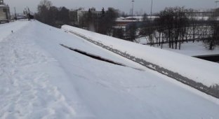 Прорыв дамбы в канале имени Москвы возле Тушинского тоннеля (3 фото + видео)