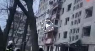 Артиллерийский снаряд попал в 9-этажку в Киеве