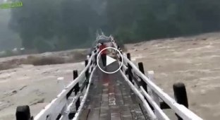 Я бы ни за что не пошел по такому мосту