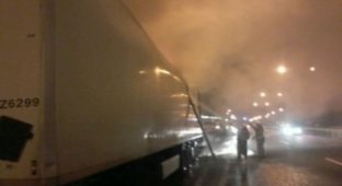 Под Киевом сгорел грузовик «Новой почты» с посылками
