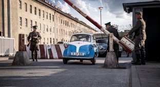Маленький автомобиль для большого побега! Как люди бежали из Восточного Берлина на BMW Isetta (4 фото + 1 видео)