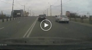 Авария на мосту в Махачкале (0:15)