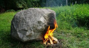 Необычный Wi-Fi камень в лесу (7 фото)