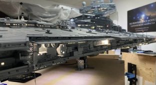 Поклонник "Звездных войн" больше трех тысяч часов создавал гигантский корабль (8 фото)