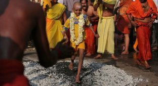 В преддверии лунного затмения в Индии отгремели фестивали (10 фото)