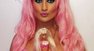 Девушка, одержимая красотой куклы Барби (25 фото)