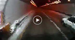 Жуткая авария в туннеле с участием автобуса
