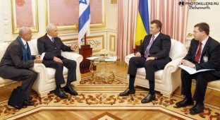 Януковича штаны на все стороны равны
