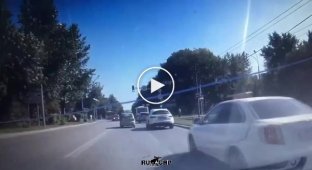 Водители из Екатеринбурга провели наглядную демонстрацию принципов автомобильного домино