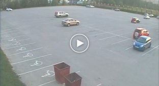 Авария на практически пустой парковке 