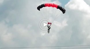 Женщина чудом осталась жива, столкнувшись с ЛЭП во время прыжка с парашютом