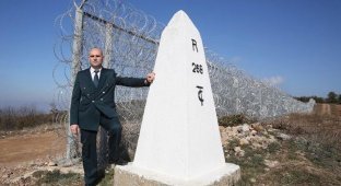 Неприступный забор на болгарско-турецкой границе (5 фото)