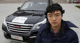 Китайцы создали автомобиль, управляемый силой мысли (4 фото)